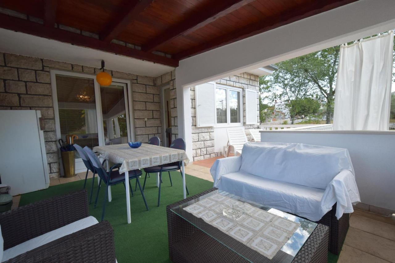Apartment Angela Малинска Экстерьер фото