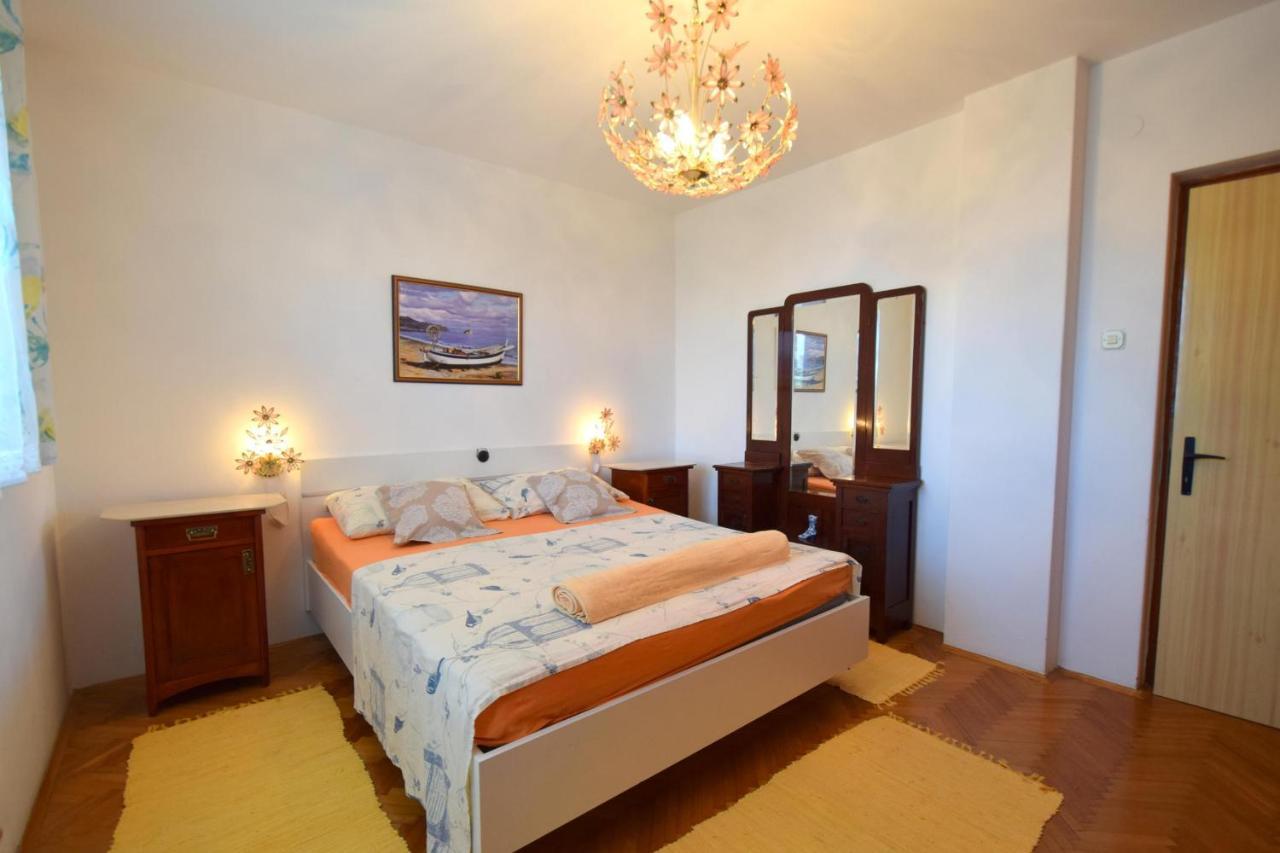 Apartment Angela Малинска Экстерьер фото