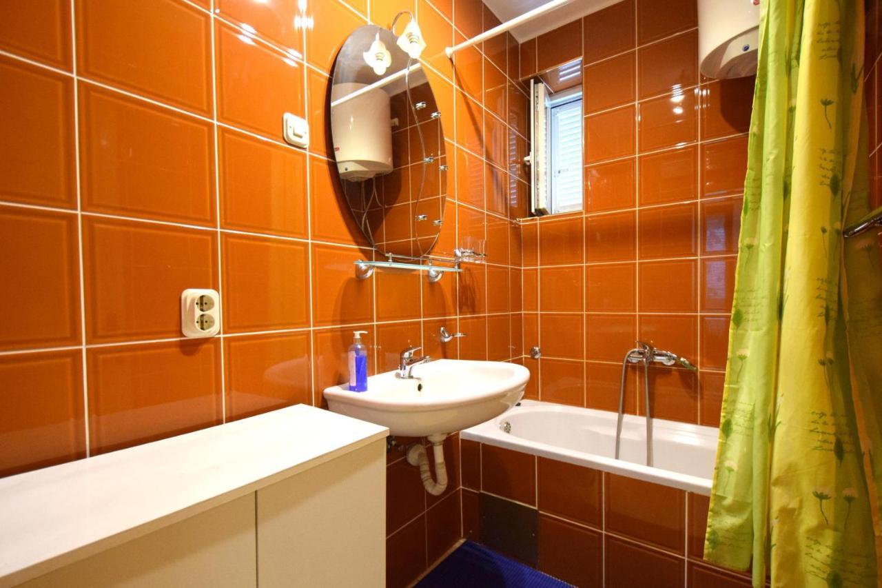Apartment Angela Малинска Экстерьер фото